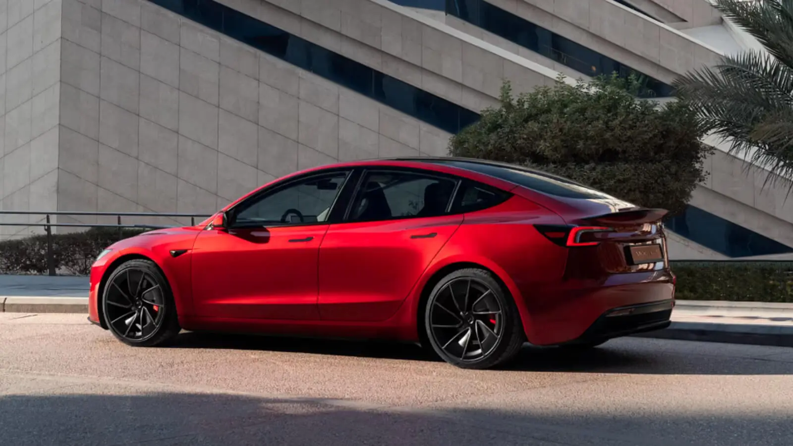 Tesla obniża stopy procentowe w Polsce: Model Y z oprocentowaniem 2,49%, Model 3 z 0%