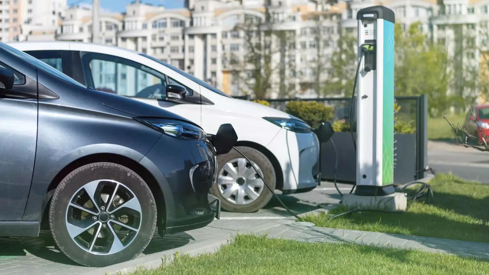 Zmiany w programie NaszeEauto - ruszają konsultacje społeczne