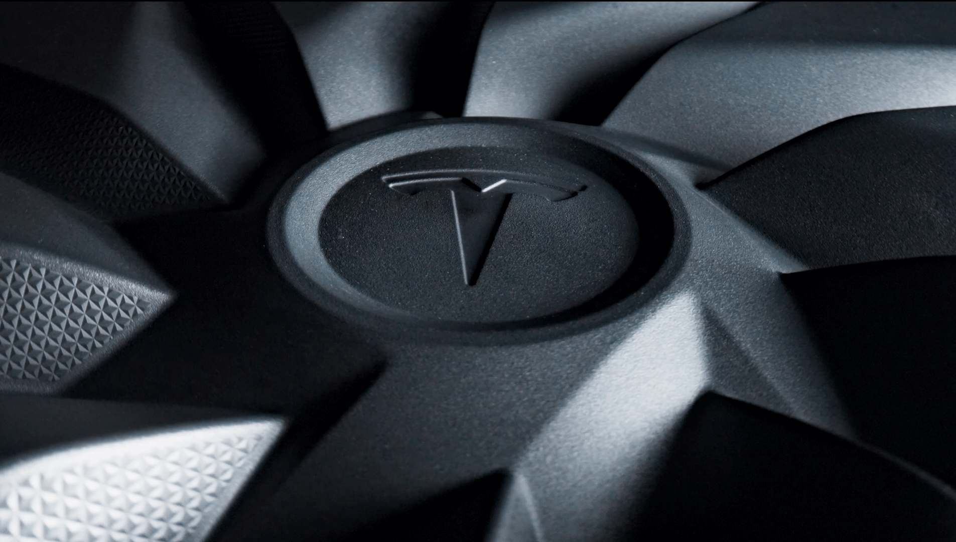 Roadster czy tańsza Tesla Model Y? Tajemnicza zapowiedź Tesli -  już we wtorek 7.10