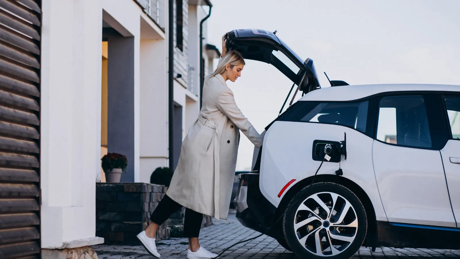 Jaką kupić ładowarkę do samochodu elektrycznego? 11 kW czy 22 kW?