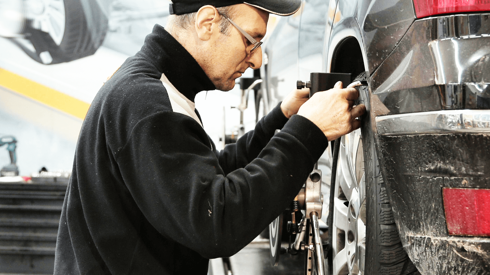 Serwis używanego elektryka vs spalinówki - gdzie naprawdę zostają pieniądze w portfelu?