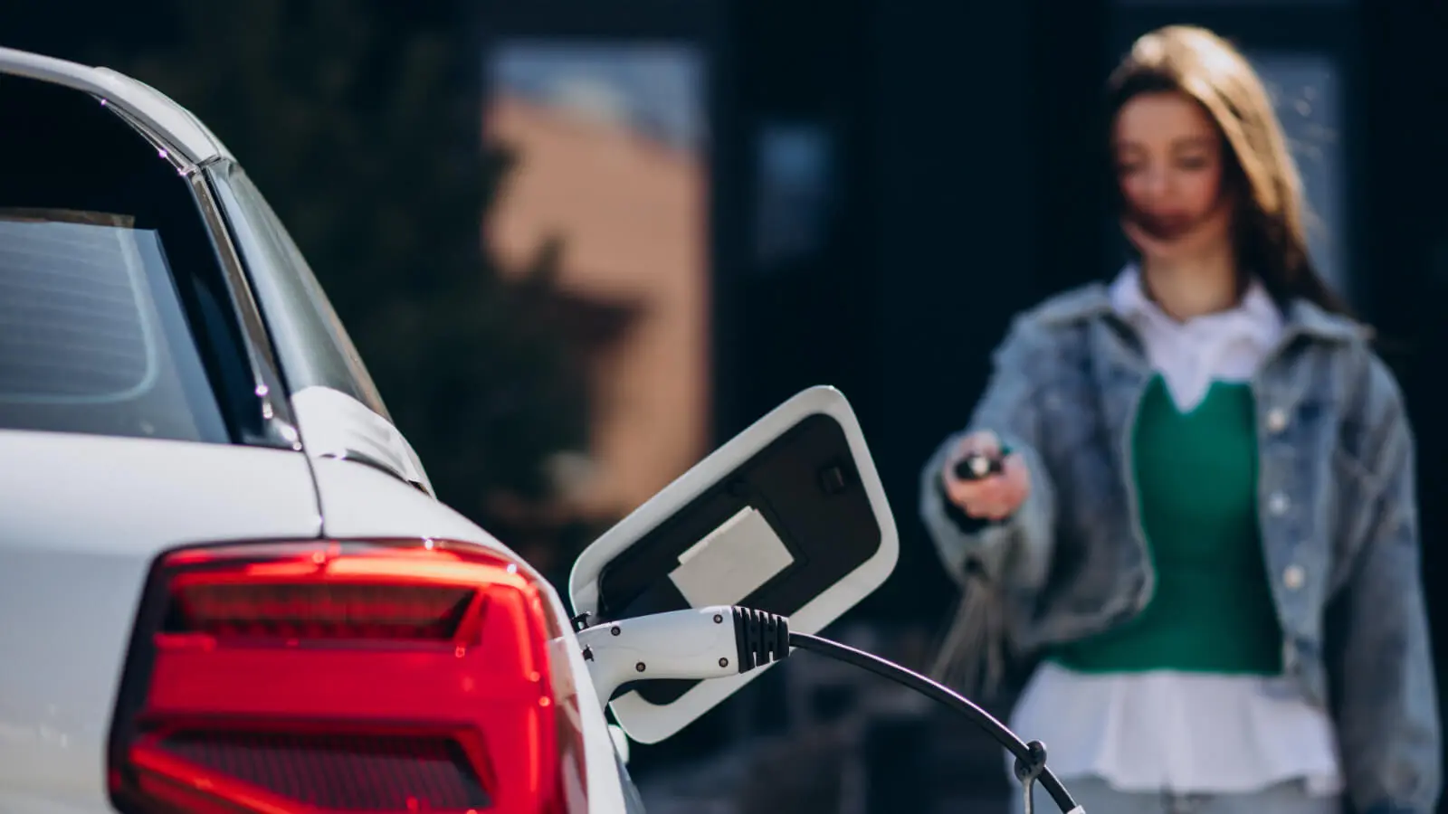 Sprzedaż samochodów elektrycznych w UE po raz pierwszy w historii przewyższyła sprzedaż samochodów benzynowych