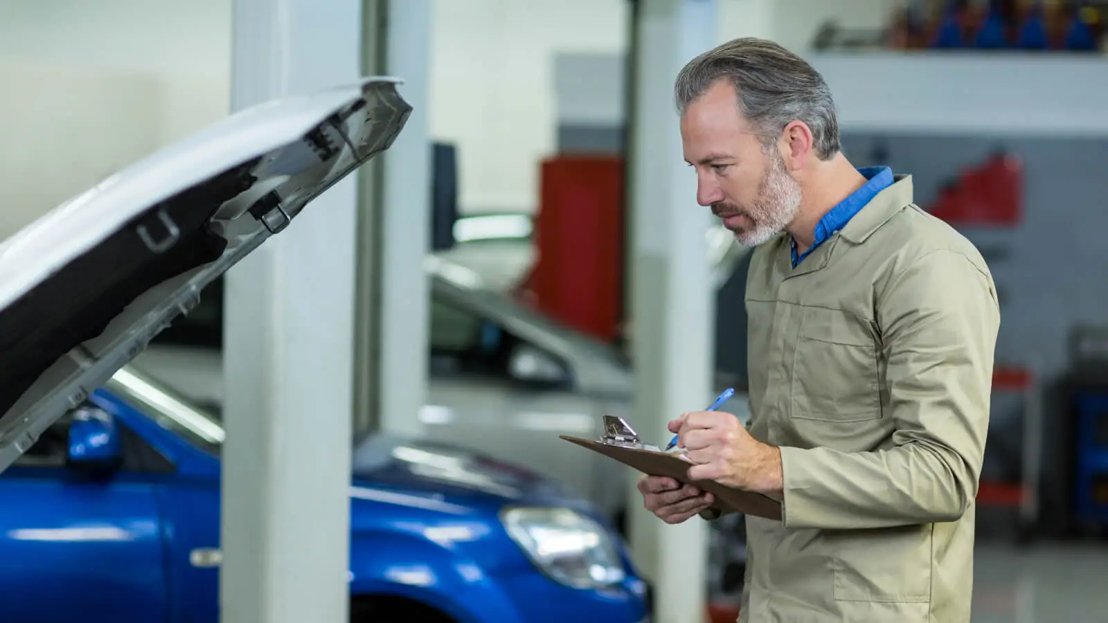 Pierwszy przegląd techniczny elektryka - co sprawdza diagnosta?