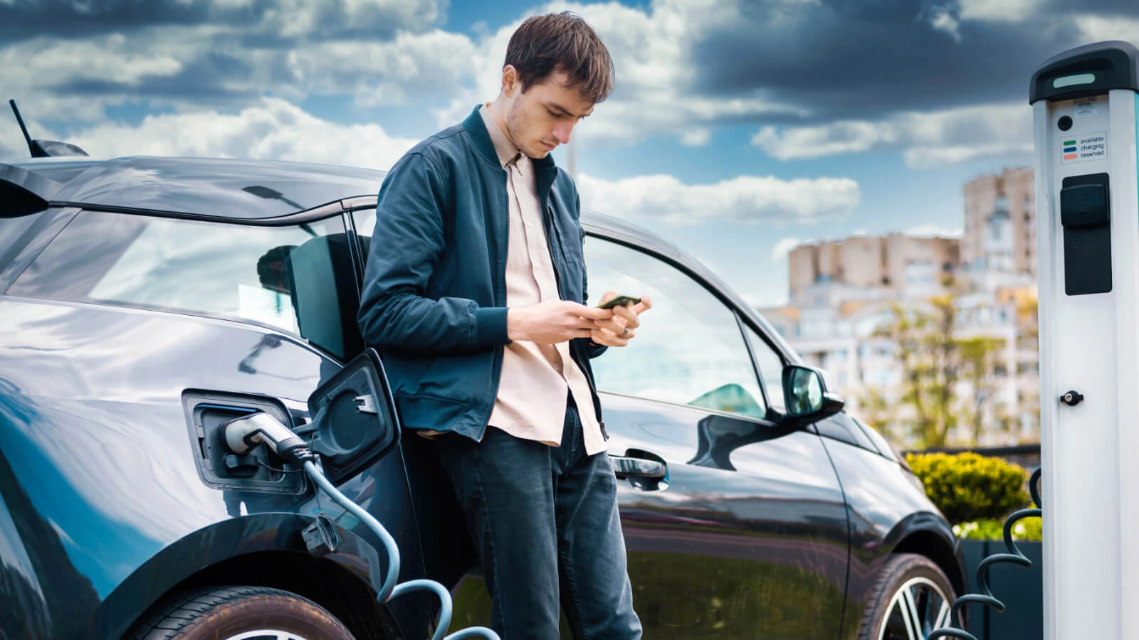 FSD coraz bliżej UE: Tesla kończy testy FSD i składa dokumenty do RDW