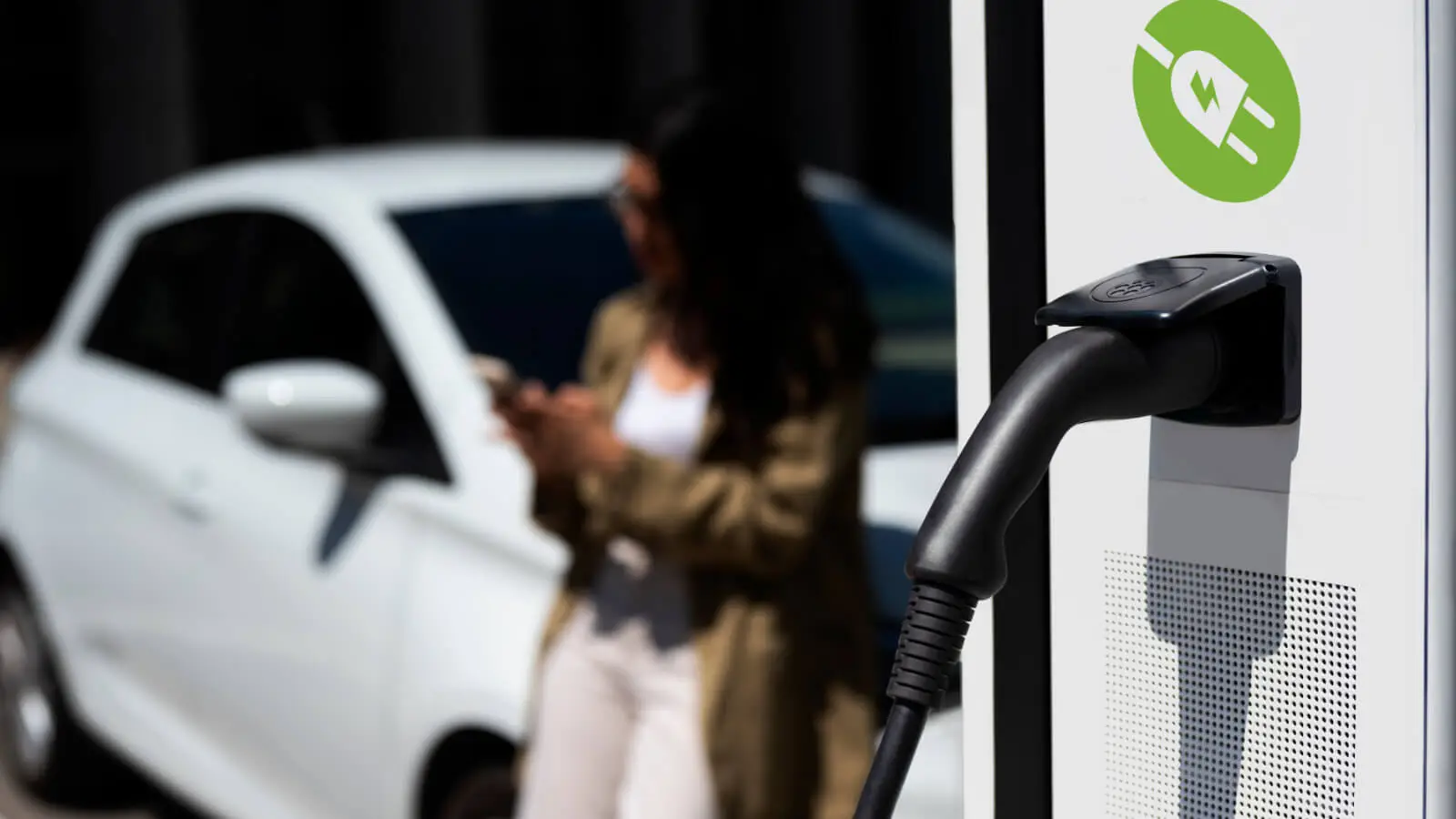 Ile kosztuje Tesla FSD w Europie? Cena, subskrypcja i co warto wiedzieć w 2026 roku