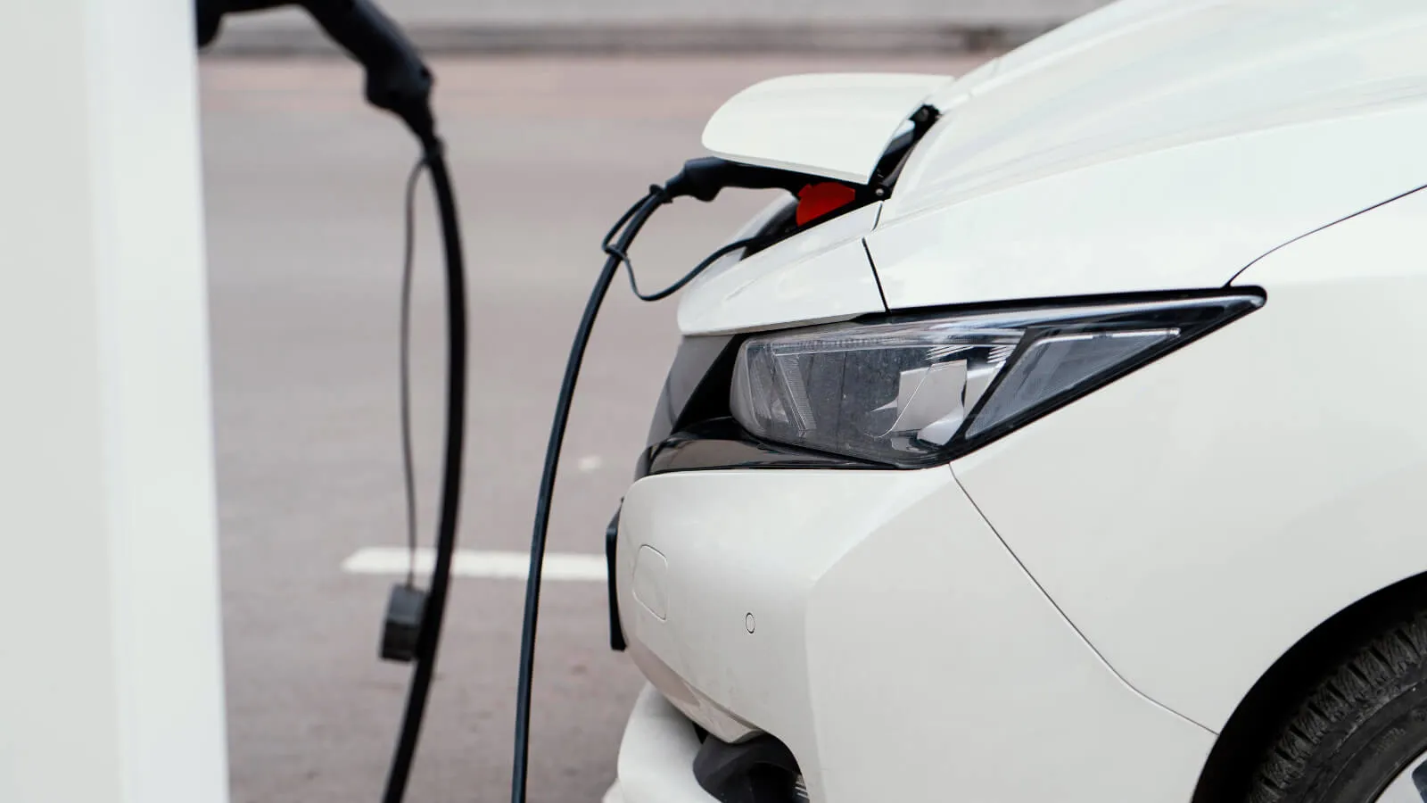Używany samochód elektryczny do 50 tys. zł - 12 modeli wartych uwagi w 2026 roku