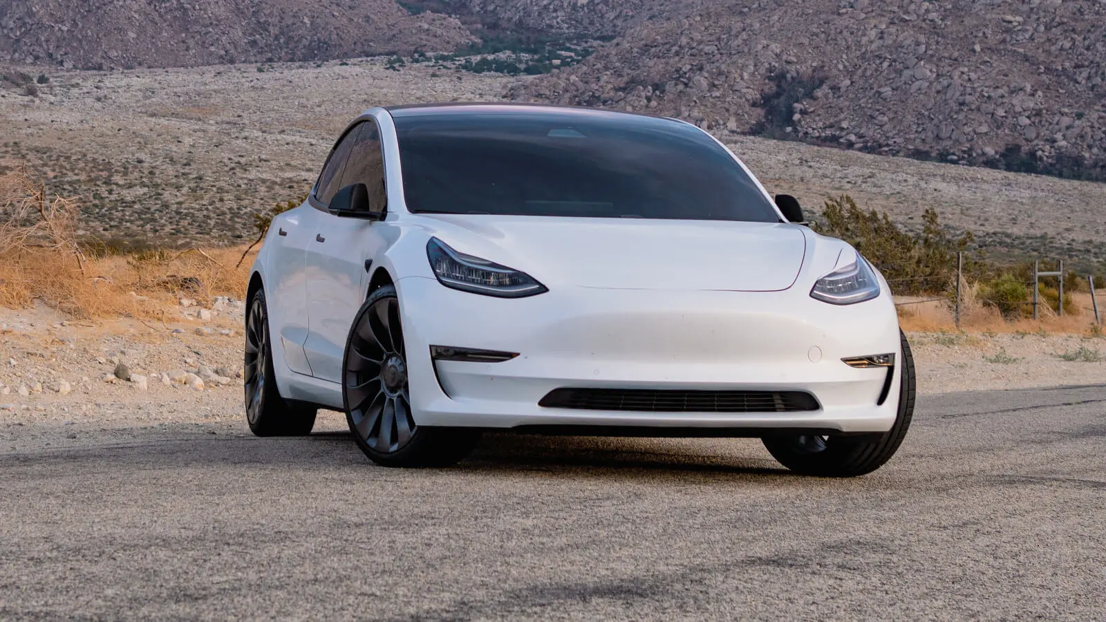 Tesla 3 Highland dostępna już za 15 dni? Rekordowo niskie ceny modelu 3