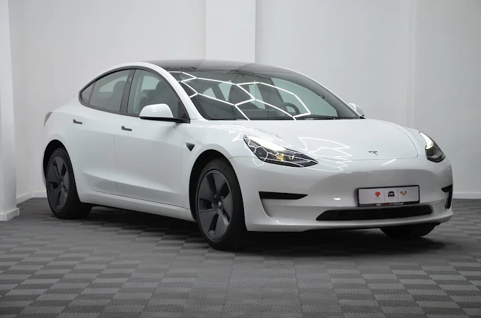 Zdjęcie w tle dealera Premium Car Advisor