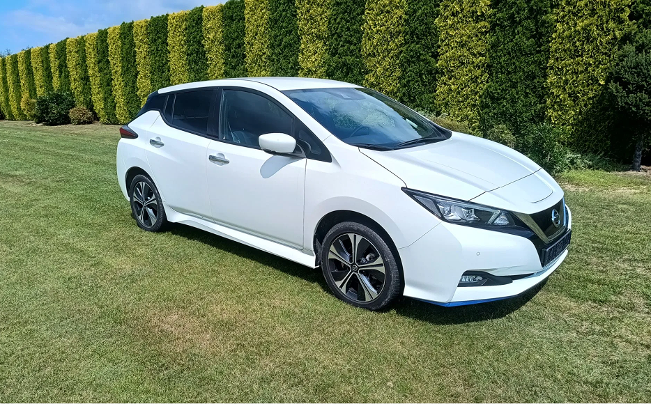 Zdjęcie w tle dealera Electric Cars Dębno