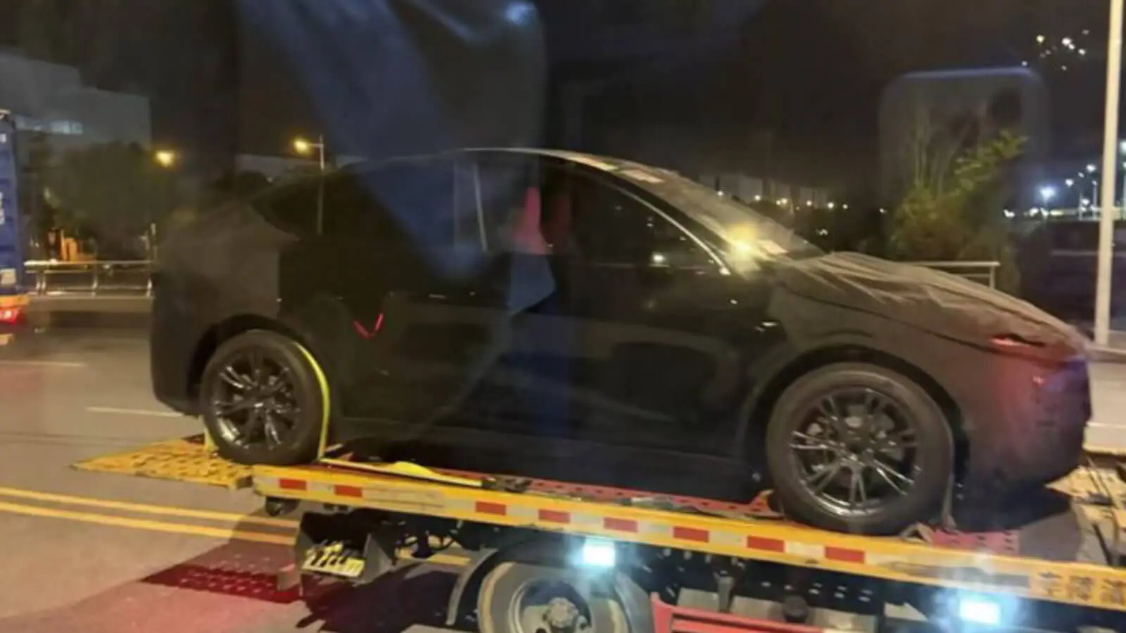 Tesla Model Y Juniper zauważony w Szanghaju - po dwóch dobach od rozpoczęcia produkcji