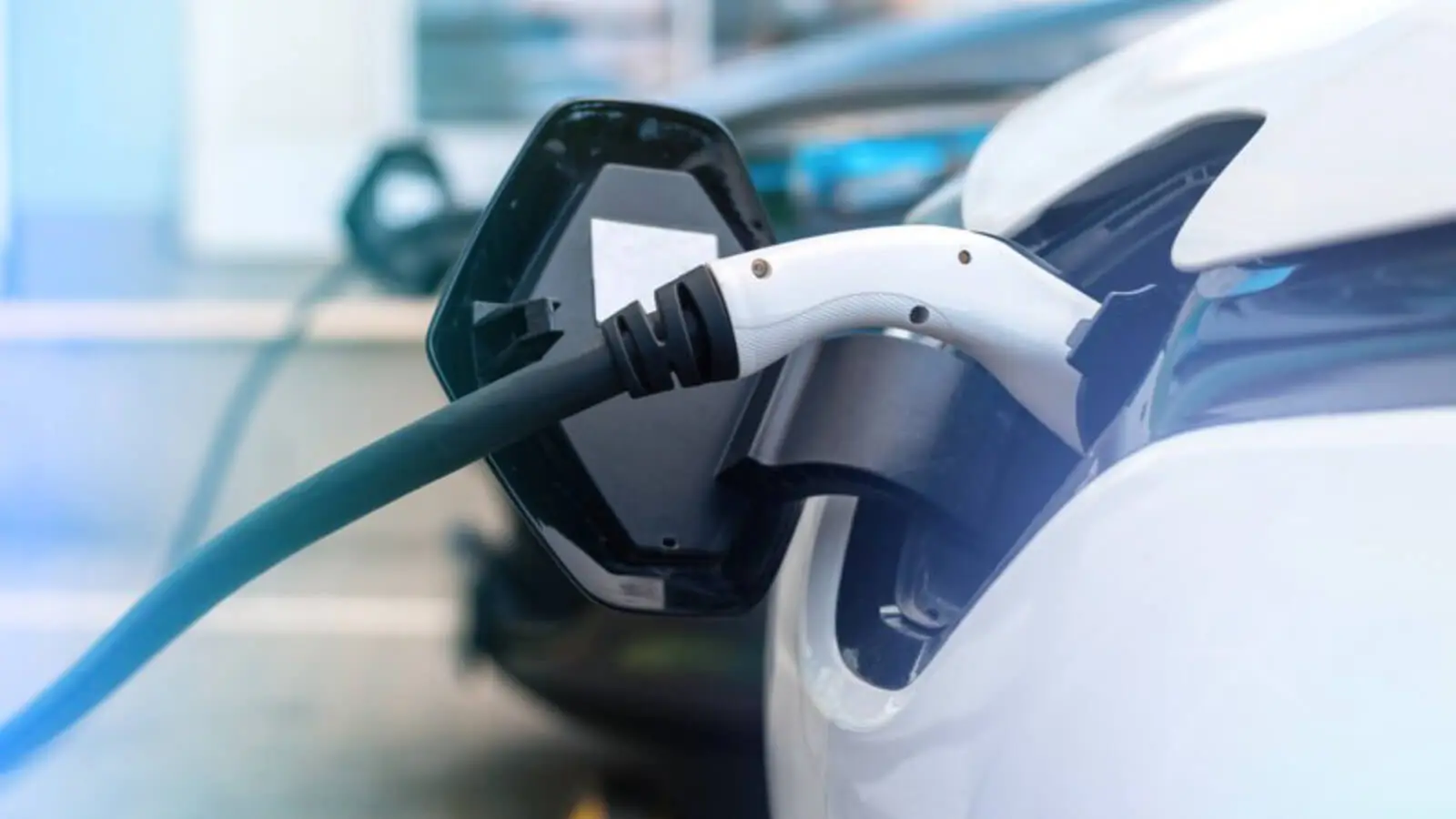 Zakup używanego samochodu elektrycznego z dużym przebiegiem - na co zwrócić uwagę?